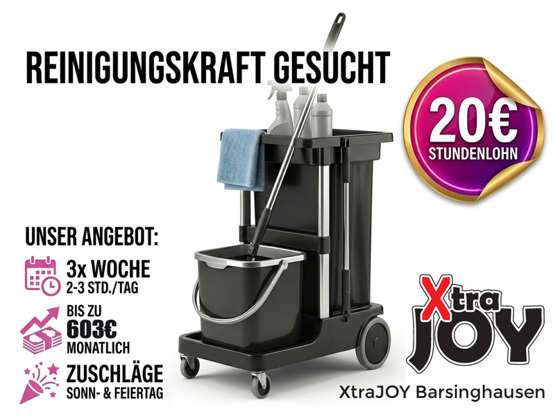 Ein schwarzer Reinigungswagen mit Eimer und Putzmitteln steht neben einer lilafarbenen Stundelohnanzeige